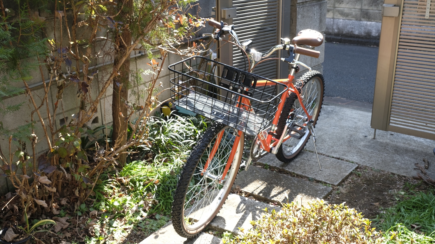 錆びついた自転車＋サーフボードキャリア＋カゴ - 自転車